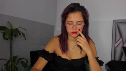 Snapshot of sofia_villareal chatting on September 17, 2025, 11:56 am Sofa online show from September 17, 2025, 11:56 am