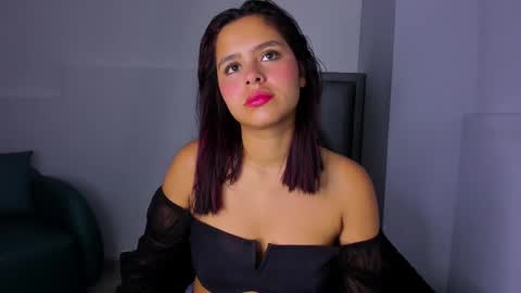 Snapshot of sofia_villareal chatting on September 18, 2025, 11:56 am Sofa online show from September 18, 2025, 11:56 am