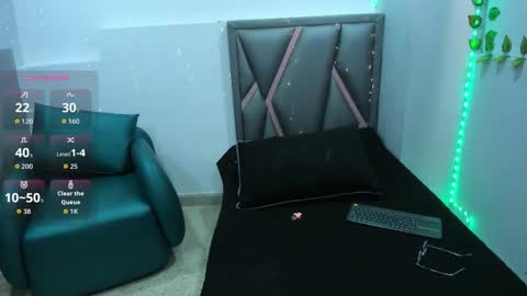 Sofa online show from January 14, 2026, 12:44 pm