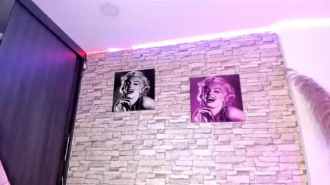 sofiaalarson online show from June 19, 2026, 1:48 pm