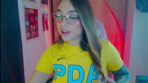 Snapshot of sofiacarti_ chatting on December 28, 2024, 12:15 am online show from December 28, 2024, 12:15 am