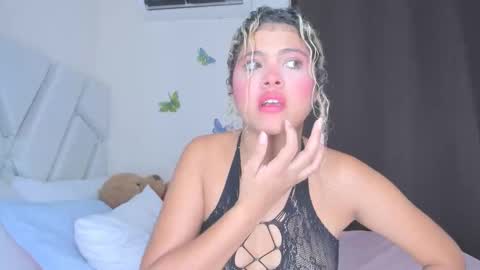 sofiacastillo01 online show from May 10, 2026, 2:33 pm