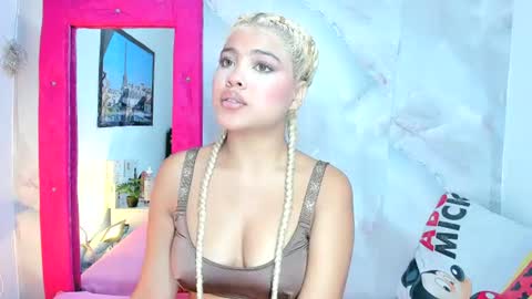 sofiacastillo01 online show from June 25, 2026, 1:37 pm