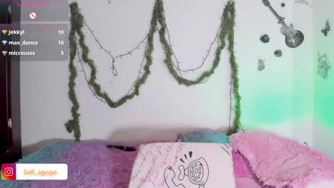 sofiacruz16 online show from December 17, 2024, 8:12 am