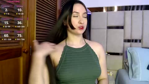 sofiaduque_26 online show from May 4, 2026, 8:05 pm