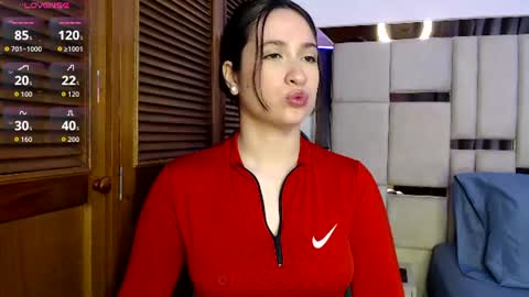 sofiaduque_26 online show from June 18, 2026, 5:17 pm
