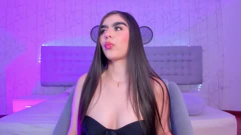 SofiaFontaine online show from February 4, 2026, 5:02 am