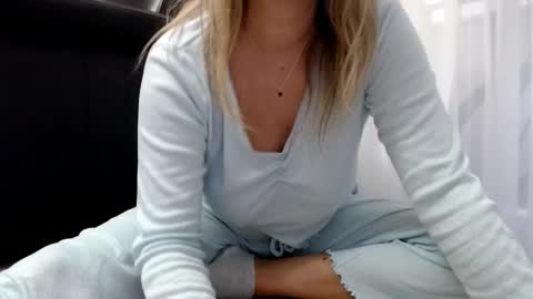 Snapshot of sofialenis chatting on December 17, 2024, 3:06 pm SofiaLenis online show from December 17, 2024, 3:06 pm