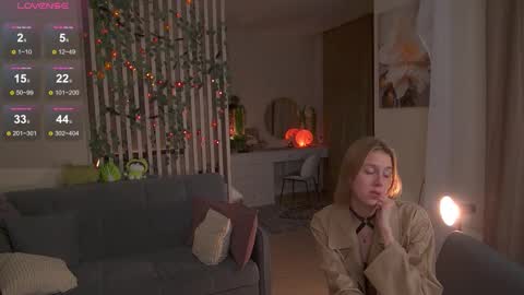 Sofia Help me overcome shynes with 100 thumbs up online show from November 3, 2025, 7:15 pm