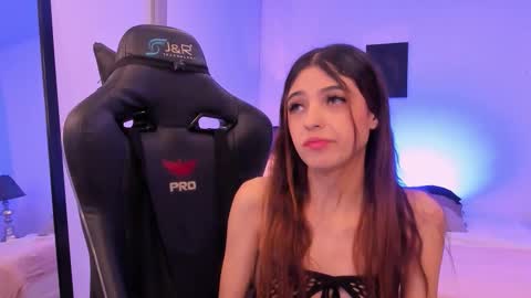 Sofia  Help me reach 5K followers  online show from December 18, 2025, 8:26 pm