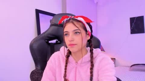 Sofia  Help me reach 5K followers  online show from February 4, 2026, 11:49 am