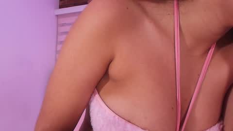 Sofia Velez  online show from May 7, 2026, 11:59 am