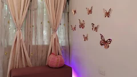 Sofi Bella online show from June 15, 2026, 7:05 pm