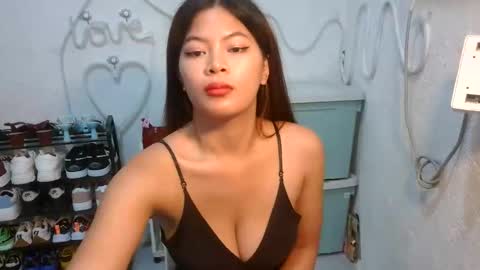 sofie_loorexx online show from June 10, 2026, 5:45 pm
