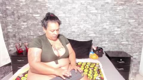 Vicky  online show from January 14, 2025, 12:45 pm