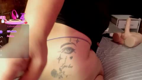 Vicky  online show from November 28, 2025, 11:02 am