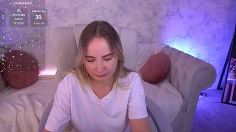 Snapshot of sofiebloom chatting on September 13, 2025, 11:15 pm Sofie online show from September 13, 2025, 11:15 pm