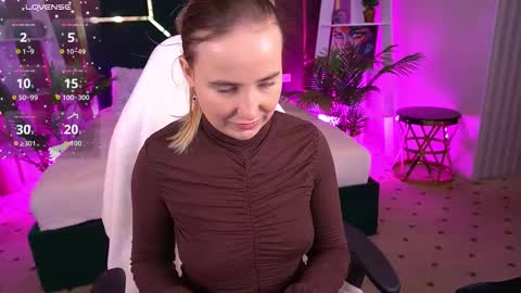 Snapshot of sofiebloom chatting on October 1, 2025, 4:51 am Sofie online show from October 1, 2025, 4:51 am