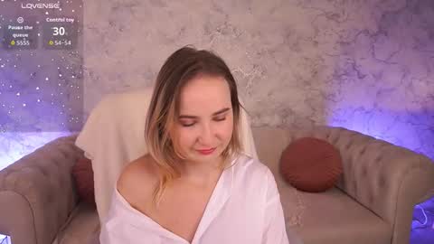 Snapshot of sofiebloom chatting on October 7, 2025, 11:24 pm Sofie online show from October 7, 2025, 11:24 pm
