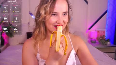 Snapshot of sofiebloom chatting on October 9, 2025, 7:45 pm Sofie online show from October 9, 2025, 7:45 pm