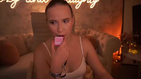 Sofie online show from August 7, 2026, 10:34 pm