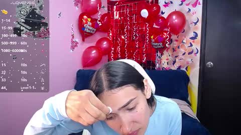 sofii_cute01 online show from February 12, 2025, 1:06 pm