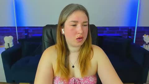 sofii_darling online show from March 17, 2026, 5:38 pm