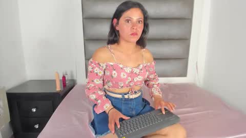 sofii_js online show from September 12, 2025, 4:45 am