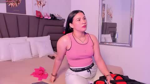 Snapshot of sofiperez_ chatting on September 15, 2025, 11:21 am      online show from September 15, 2025, 11:21 am