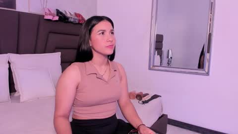 Snapshot of sofiperez_ chatting on September 29, 2025, 11:26 am      online show from September 29, 2025, 11:26 am