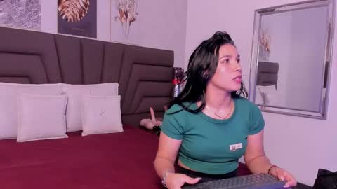 Snapshot of sofiperez_ chatting on October 24, 2025, 11:17 am      online show from October 24, 2025, 11:17 am