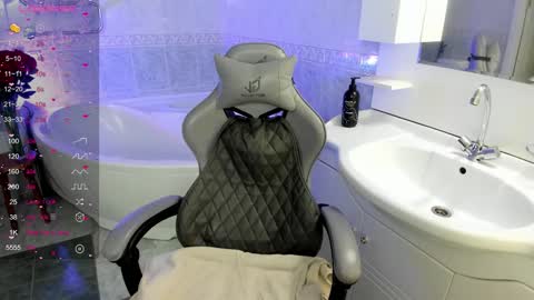 sofiyamil online show from November 3, 2025, 1:51 am