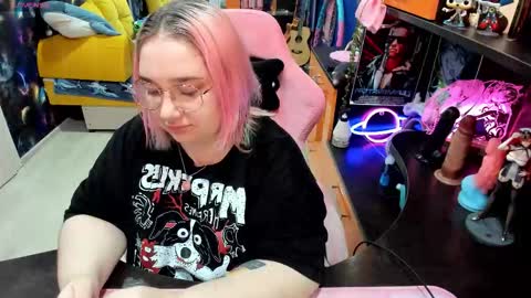 Sofie online show from October 19, 2025, 2:01 am