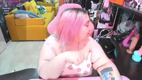 Sofie online show from June 19, 2026, 2:38 am