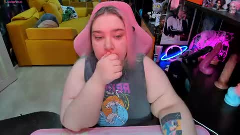 Sofie online show from June 23, 2026, 3:04 am