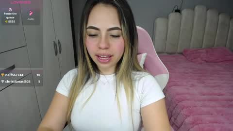 Snapshot of softkiss_x chatting on April 28, 2026, 1:04 am Fran online show from April 28, 2026, 1:04 am