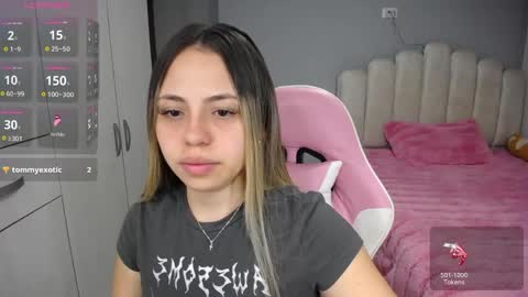 Snapshot of softkiss_x chatting on May 5, 2026, 12:07 am Fran online show from May 5, 2026, 12:07 am