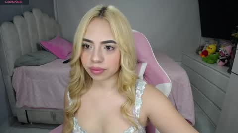 Snapshot of softkiss_x chatting on May 30, 2026, 10:51 pm Fran online show from May 30, 2026, 10:51 pm