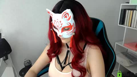 Snapshot of softvoltage_ chatting on May 7, 2026, 2:44 pm Nika Schwarz online show from May 7, 2026, 2:44 pm