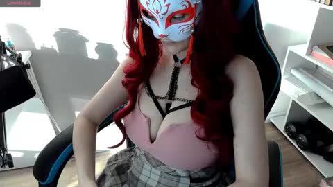 Snapshot of softvoltage_ chatting on June 4, 2026, 3:18 pm Nika Schwarz online show from June 4, 2026, 3:18 pm