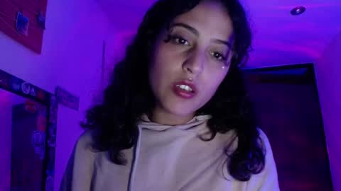 gin independent model online show from December 14, 2024, 4:56 am