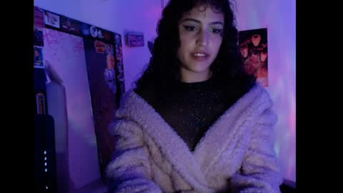 gin independent model online show from December 23, 2024, 8:11 am
