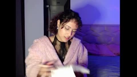 gin independent model online show from December 27, 2024, 6:57 am