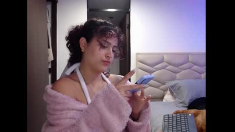 gin independent model online show from January 9, 2025, 6:06 am