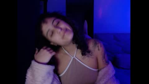 gin independent model online show from January 12, 2025, 6:49 am