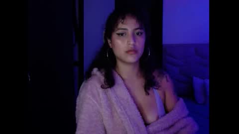 gin independent model online show from January 14, 2025, 8:52 am