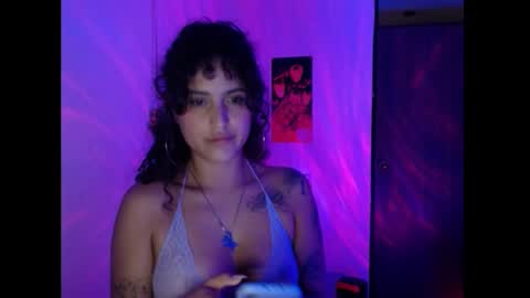 gin independent model online show from January 18, 2025, 5:20 am
