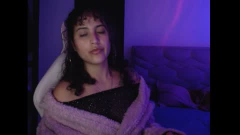 gin independent model online show from January 19, 2025, 9:33 am
