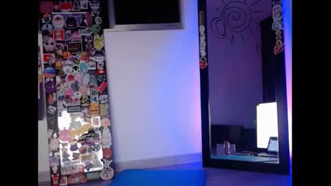 gin independent model online show from March 5, 2025, 3:29 am