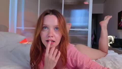 Snapshot of solar_psyche chatting on February 28, 2026, 12:17 pm Andrea online show from February 28, 2026, 12:17 pm